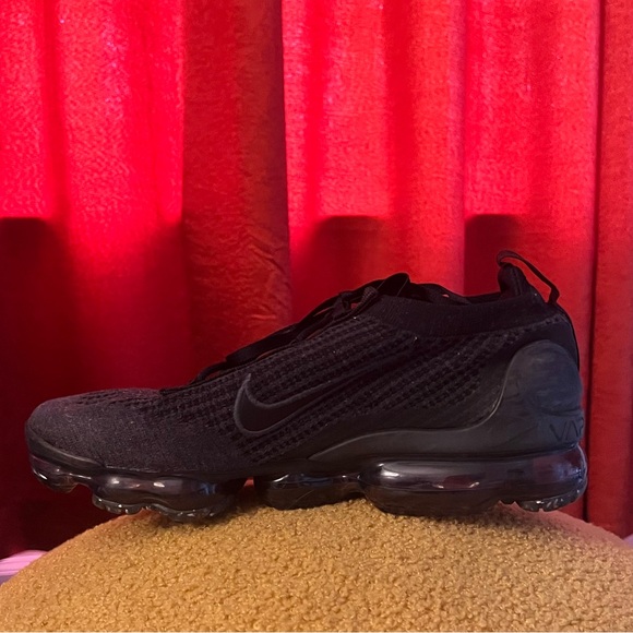 SOLD - Nike Vapormax 2021 - Triple Black - Size 9M - Picture 6 of 8